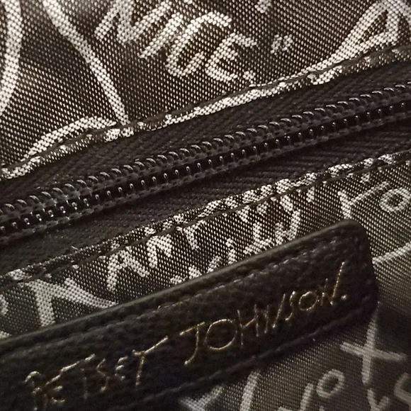 Betsey Johnson White Quilted Heart Crossbody Purse - Picture 9 of 9